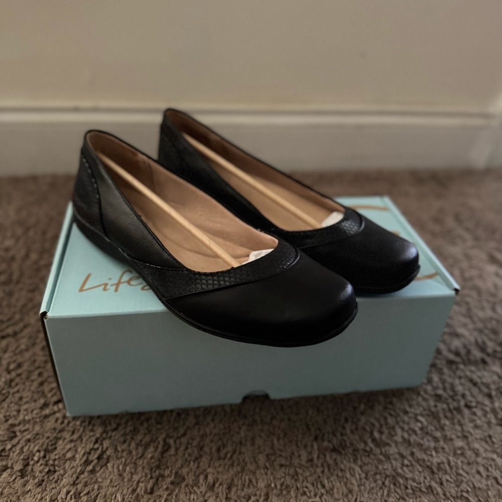 Life Stride Deja Vu Women's Flat - Sz 9W - Color: Black